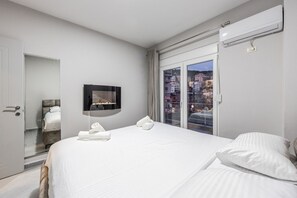 2 bedrooms, iron/ironing board, WiFi, bed sheets - Saranda Seaview Stay | City Center by PikHost (Sarandë)