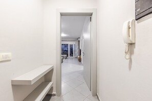 Interior - Saranda Seaview Stay | City Center by PikHost (Sarandë)