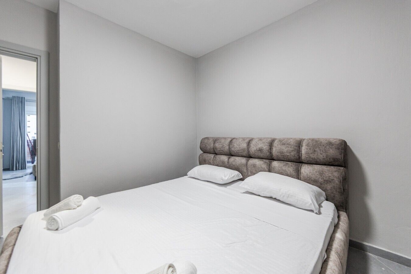 2 habitaciones, tabla de planchar con plancha, wifi y ropa de cama 