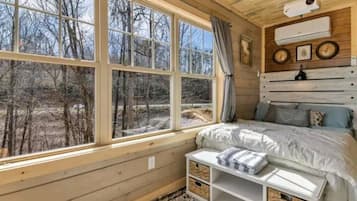 1 bedroom, in-room safe, WiFi, bed sheets