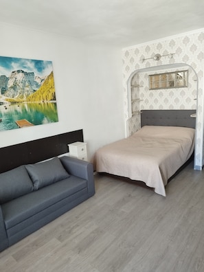 1 bedroom, iron/ironing board, free WiFi, bed sheets