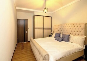 3 bedrooms, iron/ironing board, WiFi, bed sheets