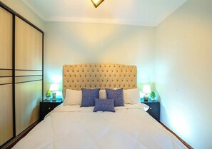 3 chambres, fer et planche à repasser, Wi-Fi, draps fournis