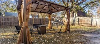 King, Gazebo & Firepit - NearDowntown & Ascension