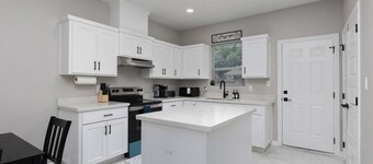 Hummingbird Haven 10 with 2 Bed 2.5Bath and Patio