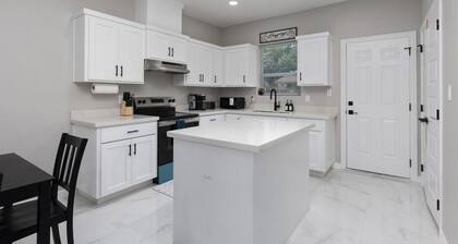 Hummingbird Haven 10 with 2 Bed 2.5Bath and Patio