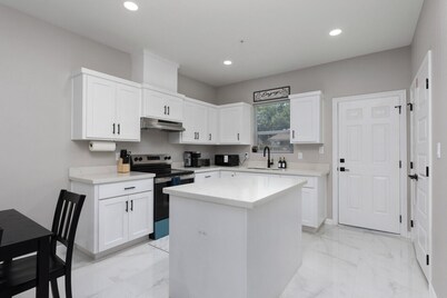 Hummingbird Haven 10 with 2 Bed 2.5Bath and Patio