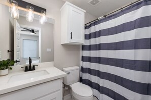 Bathroom - Hummingbird Haven 10 with 2 Bed 2.5Bath and Patio (Pharr)