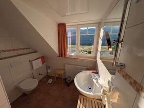 Haartrockner, Handtücher, Toilettenpapier