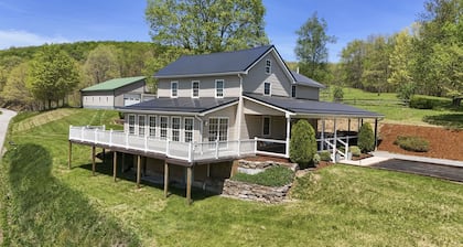 Wrap-A-Round Farmhouse :Peaceful Mountain Retreat