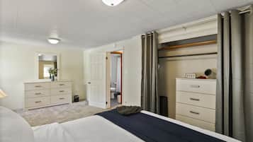 3 bedrooms, desk, travel crib, WiFi