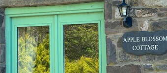 Cosy cottage in a village near Abergavenny at the gateway to the Brecon Beacons