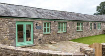 Cosy cottage in a village near Abergavenny at the gateway to the Brecon Beacons