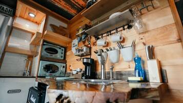 Fridge, microwave, oven, coffee/tea maker
