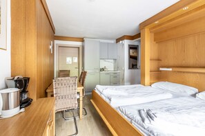 In-room safe, free WiFi, bed sheets