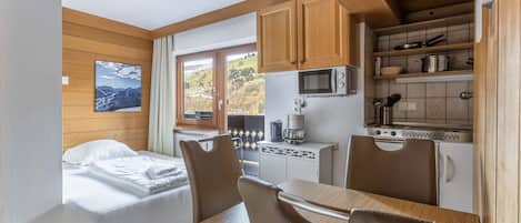 In-room safe, free WiFi, bed sheets