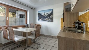 Kaffetrakter/tekoker, kjøleskap, mikrobølgeovn og ovn