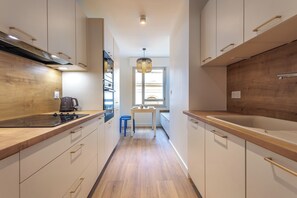 Fridge, microwave, oven, dishwasher - Appartement Limas - Welkeys (Avignon)