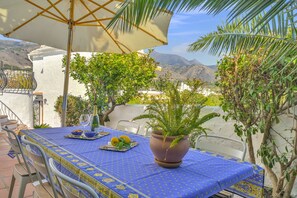 Unclassified image, 2 of 40, button