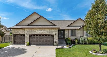 Beautiful 4 Bedroom 3 bath home in nice Eastside neighborhood and LOTS of extras