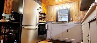 Cozy 3-bedroom cabin with WiFi, AC in charming Bristol