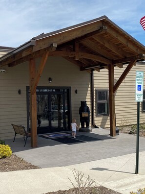 Exterior - Sugar Ski in/out 1BR 1BA views/pool/sauna/hot tub (Sugar Mountain)