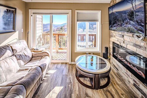 Sugar Ski in/out 1BR 1BA views/pool/sauna/hot tub