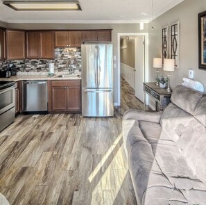 Smart TV, fireplace, books - Sugar Ski in/out 1BR 1BA views/pool/sauna/hot tub (Sugar Mountain)