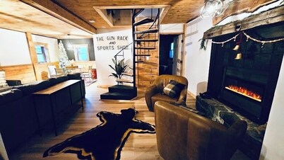 Gunstock Shanty-Gilford NH Lakes Region–HGTV Designer–Mins to Pavilion