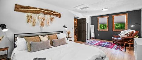 3 bedrooms, desk, iron/ironing board, travel cot