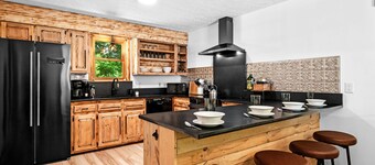 The Shanty-Weirs Beach/Pavilion/Lake Winni/HGTV Designer