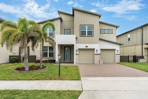 Exterior - Seaside Escape Luxury House Steps to the Beach W/ Private Pool, Game Room & BBQ Grill 🌴 (Melbourne Beach)