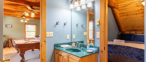 4 chambres, fer et planche à repasser, Wi-Fi gratuit, draps fournis