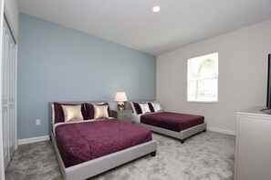 6 bedrooms, iron/ironing board, WiFi, bed sheets