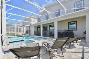 A heated pool - Modern Oasis Near Shopping n Golf Course w Pool (Kissimmee)