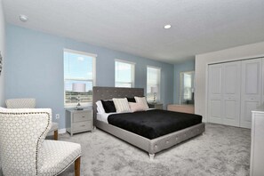 6 habitaciones, tabla de planchar con plancha, wifi y ropa de cama 