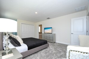 6 bedrooms, iron/ironing board, WiFi, bed sheets - Modern Oasis Near Shopping n Golf Course w Pool (Kissimmee)