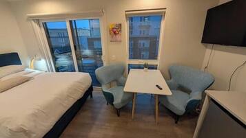 1 habitación, wifi y ropa de cama