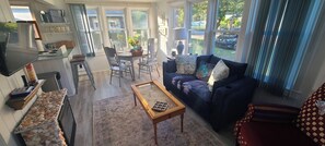Smart TV, fireplace, foosball, books - Cozy Vintage Artist Cottage. 5-minute walk to the beach, 
2BR / 1 BA. Pets OK, (North Myrtle Beach)