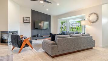 Smart TV, fireplace, video games, table tennis