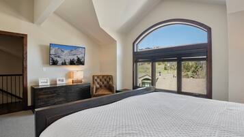 3 soverom, skrivebord, wi-fi (inkludert) og sengetøy