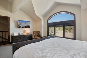 3 bedrooms, desk, free WiFi, bed sheets