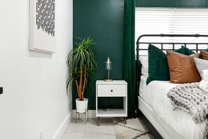 2 bedrooms, desk, iron/ironing board, travel crib
