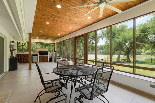 The Sunroom Villa on the Lake
