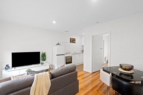 Chic Murrumbeena Retreat