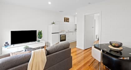 Chic Murrumbeena Retreat