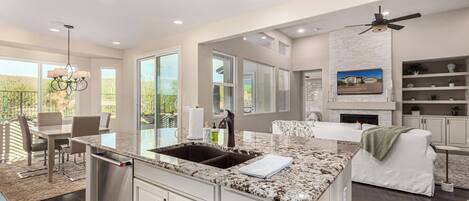 المنشأة من الداخل