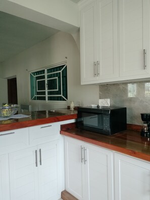 ميكروويف، موقد طهي مسطح، مناشف ورقية