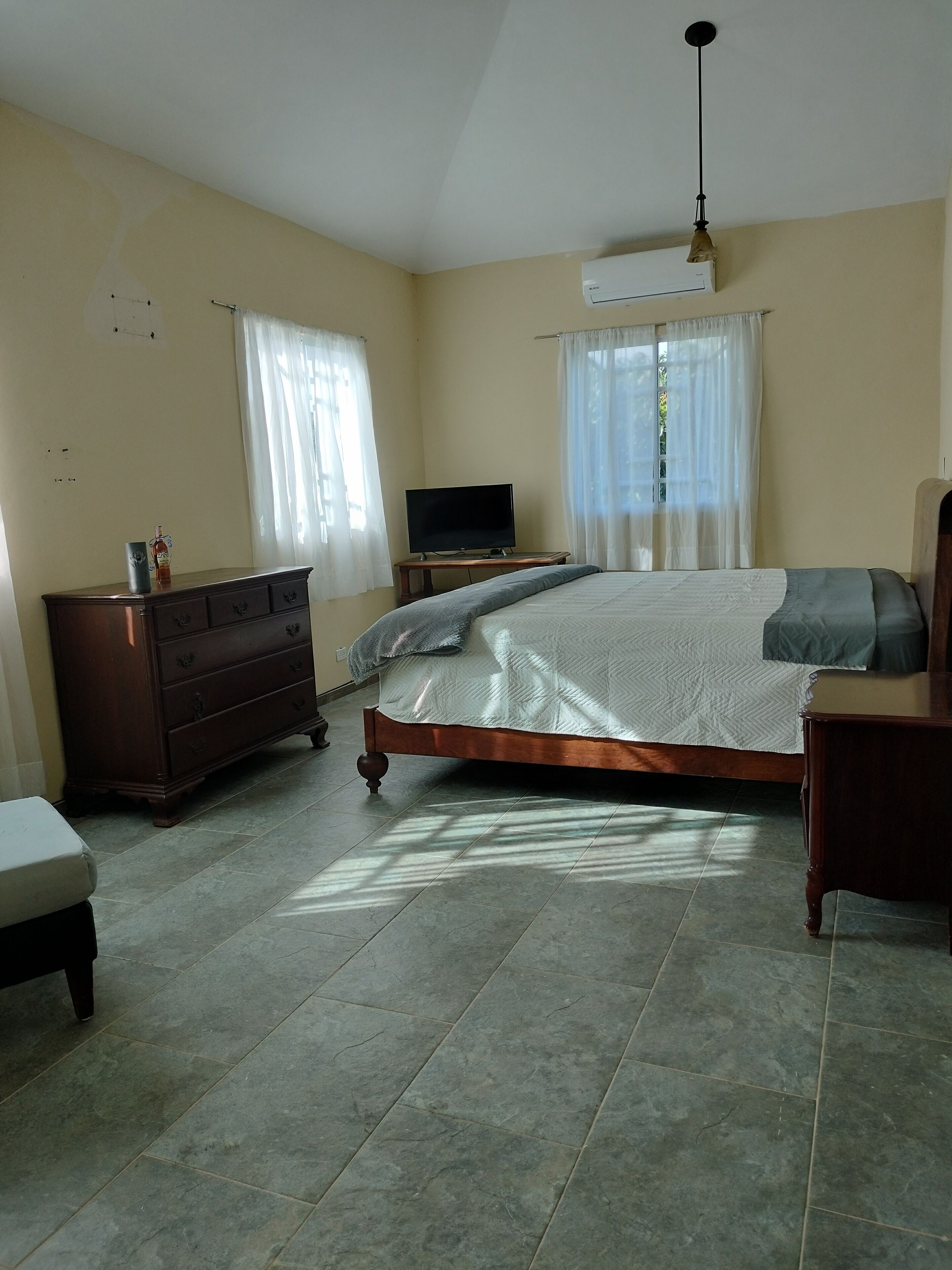 9 habitaciones, caja de seguridad en la habitación, wifi y ropa de cama 