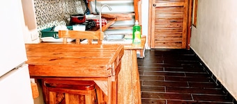 Cozy 1-bedroom apartment with WiFi, AC in welcoming Tamanique